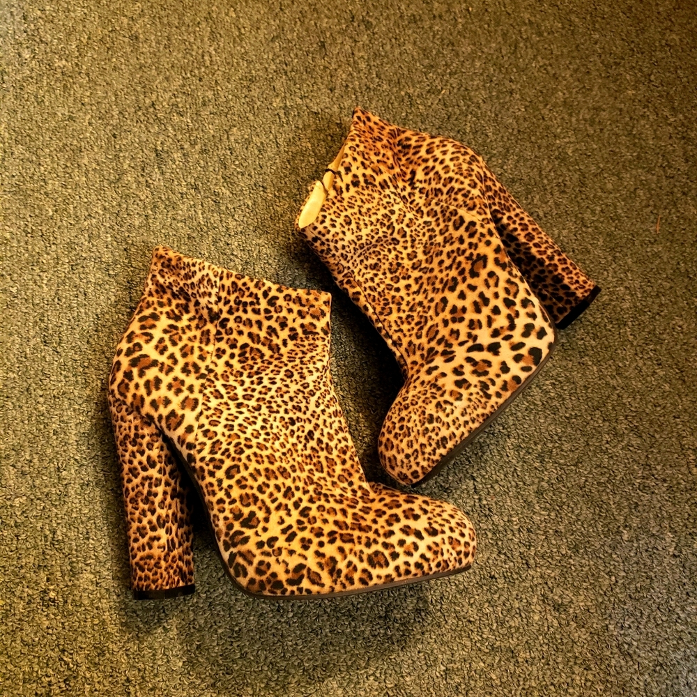 Size 8 cheetah boots